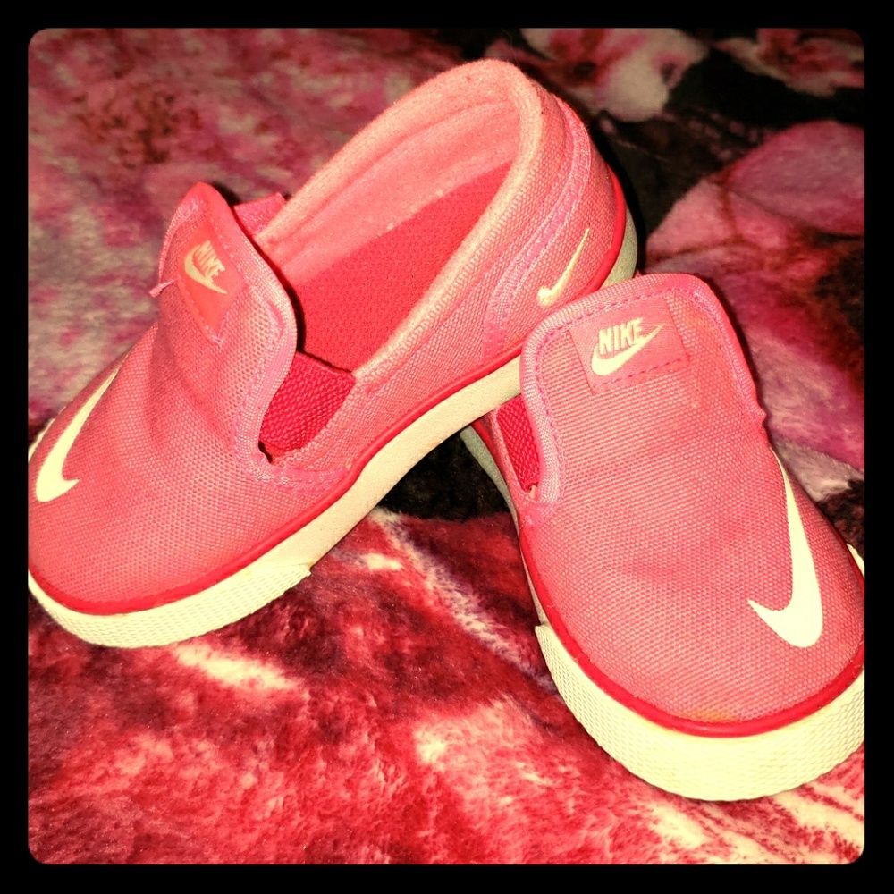 Girls size 7C nike shoes